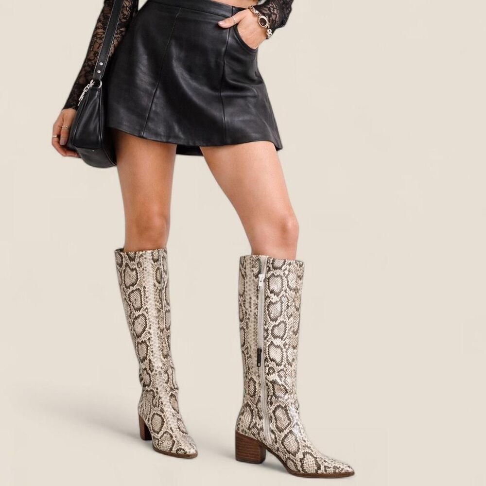 Vince Camuto Snakeskin pointed toe tall knee high Beaanna leather boots size 5.5